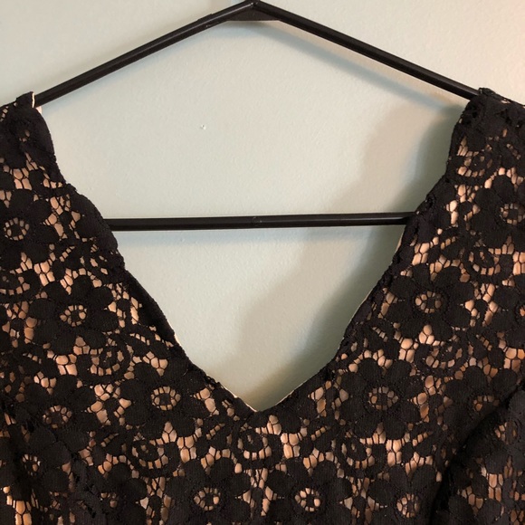 Black lace top with cream underlay - Picture 6 of 12